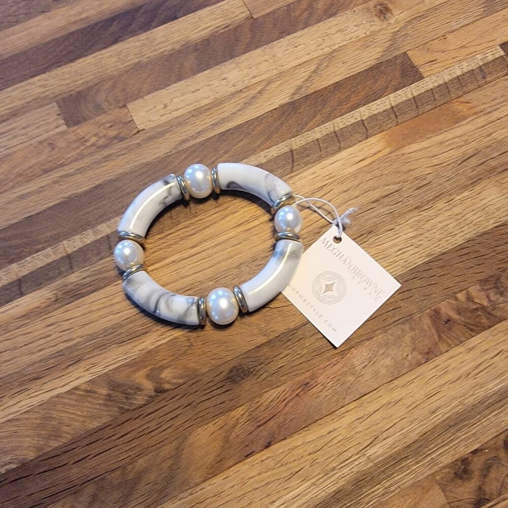 Meghan Browne Style Lotti White Chunky Resin Bead Stretch Bracelet - Picture 5 of 13
